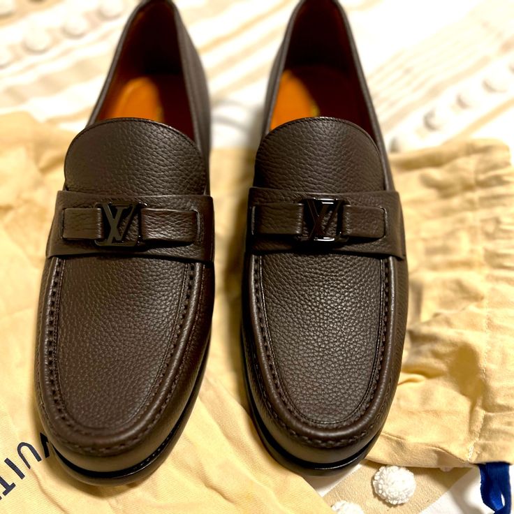 Major Loafer Shoes ( Brand New) Size 10.5 /Mocca Luxury Brown Slip-on Moccasins, Luxury Slip-on Dress Shoes With Textured Sole, Luxury Brogue Moccasins For Business, Luxury Brown Slip-ons With Round Toe, Luxury Brown Calf Leather Loafers, Luxury Round Toe Moccasins For Business, Luxury Calf Leather Slip-ons With Plain Toe, Luxury Brown Loafers For Office, Luxury Business Moccasins With Textured Sole