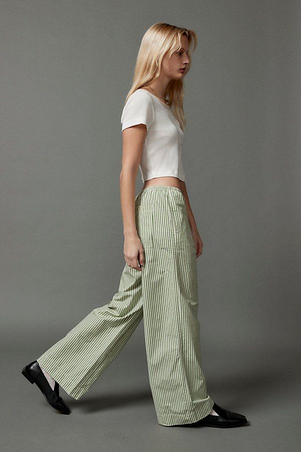 BDG Joey poplin wide-leg pants - your new go-to staple. Slouchy fit pants in lightweight poplin. Low-rise with a relaxed wide-leg silhouette. Topped with a drawstring waistband and side pockets. Find them only at UO. Features BDG Joey poplin wide-leg pants Elevated essential wide-leg pants Slouchy low-rise with a pull-on adjustable waist Side pockets UO exclusive Content + Care 100% Cotton Machine wash Imported Size + Fit Model in Red Multi is 5’7" and wearing size Medium Measurements taken from Cute Low Rise Pants, Cute Bottoms For Women, Sleep Pants Outfit, Poplin Pants Outfit, Wide Pants Outfits, Loose Fitting Outfits, Colorful Pants Outfit, Low Rise Pants Outfit, Pants Silhouette