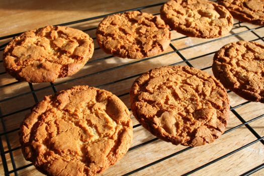 several cookies cooling on a wire rack