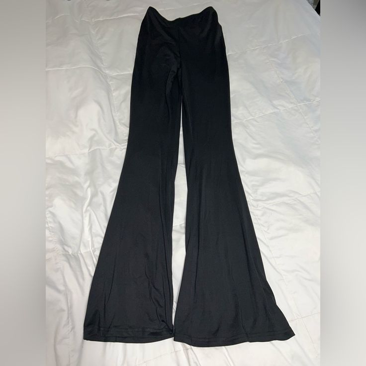 Shein Black Flare Pant Xs Ruched Back Trendy Hip-length Bottoms For Night Out, Trendy Night Out Bottoms, Non-stretch Hip-length Bottoms For Night Out, Black Flare Bottoms For Night Out, Stretch High-waist Wide Leg Pants For Going Out, Fitted Hip-length Bottoms For Night Out, Black Flare Wide Leg Pants For Night Out, Trendy Fitted Black Wide Leg Pants, Fitted Casual Bottoms For Night Out