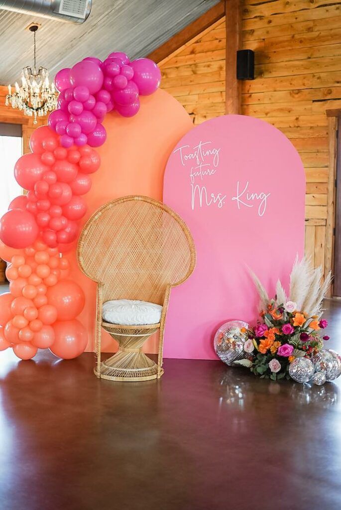 there is a chair and balloons on the table