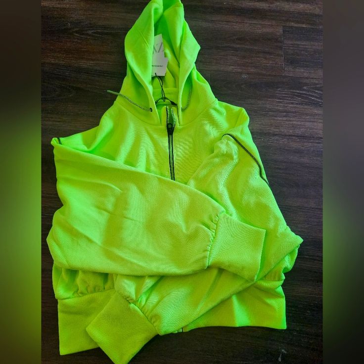 Zara Crop Neon Green Zipper Hoodie Size Large Nwt Spring Half-zip Sweatshirt With Zipper Closure, Half-zip Sweatshirt With Zipper Closure For Spring, Sporty Hoodie Track Jacket For Spring, Sporty Spring Track Jacket With Hoodie, Green Urban Sweatshirt For Spring, Urban Green Sweatshirt For Spring, Green Hooded Jacket With Zipper For Spring, Spring Hooded Stretch Track Jacket, Green Hoodie Outerwear In Athleisure Style