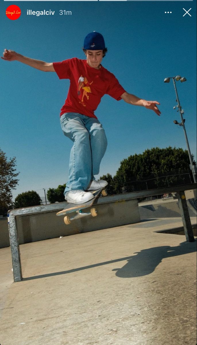 Sunny Suljic, 80s Skater, Skate Vibes, Skateboard Photos, Skate Fits, Skater Hoodie, Skate Photos, Retro Skater, Skateboard Photography