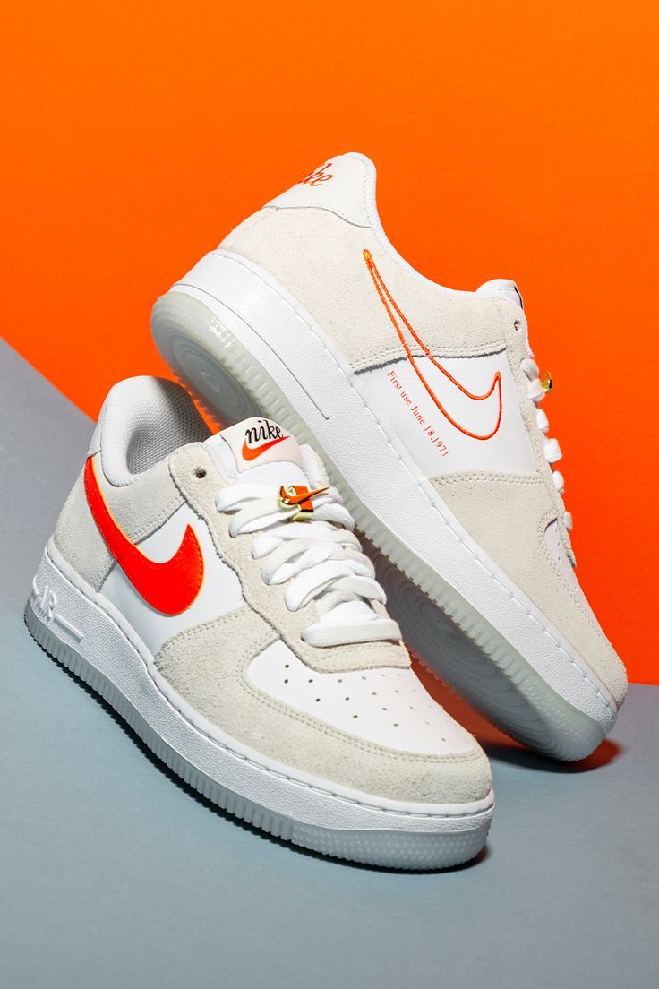 Nike’s “First Use” collection, which honors the brand’s iconic Swoosh logo, includes this Women’s Air Force 1 Low. Overtures to the famous logo’s origins, including “First Use - June 18, 1971” appear on the fresh colorway. White Orange Shoes, Orange Nike Air Force 1, Orange And White Shoes, Nike Air Orange, Women Air Force 1, Nike Air Force Low, Orange Nike Shoes, Nike Force 1, Af1 Shoes