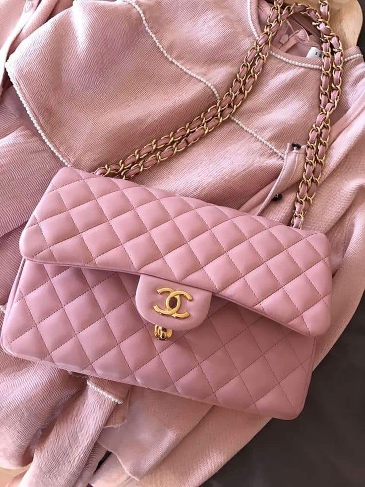 Clothes Preppy, Designer Things, 90s Chanel, Chanel Wallpaper, Bags Outfit, Chanel Aesthetic, Trendy Purses, Peach Aesthetic, Luxury Bags Collection