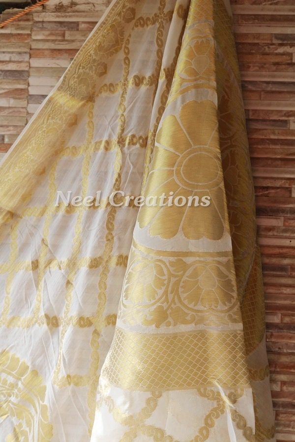 More dupatta here in our collection https://www.etsy.com/shop/neelcreations/?section_id=15880219 White with gold Indian dupatta. Sheer dupatta with naice banarasi gold print. These designer dupattas are very much in trend. Pair them with plain salwar kameez or brocade kurta.  NOTE : There might be slight color variation due to different colour settings. Red Indian Wedding, Brocade Kurta, Wedding Dupatta, Indian Dupatta, Gold Shawl, Sheer Dupatta, Indian Anarkali, Lehenga Dupatta, Indian Skirt