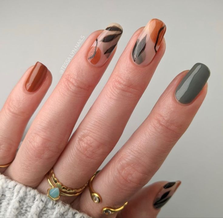 Fall Leaf Nail Designs Short, Autumnal Gel Nails, Gelx Apres Nail Designs Fall, Elegant Touch Nails, Boho Nails, Subtle Nails, Short Nails Art, Crazy Nails, Fall Nail Art