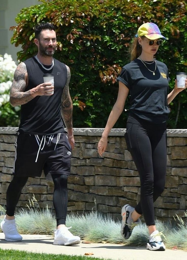 Streetstyle Paparazzi Maroon 5 Celebrity After Gym Outfit, Adam Levine Behati, Athleisure Outfits Men, Training Outfit Men, Adam Levine Behati Prinsloo, Style Gym, Bodybuilding Workout Plan, Hype Clothing, Lycra Men