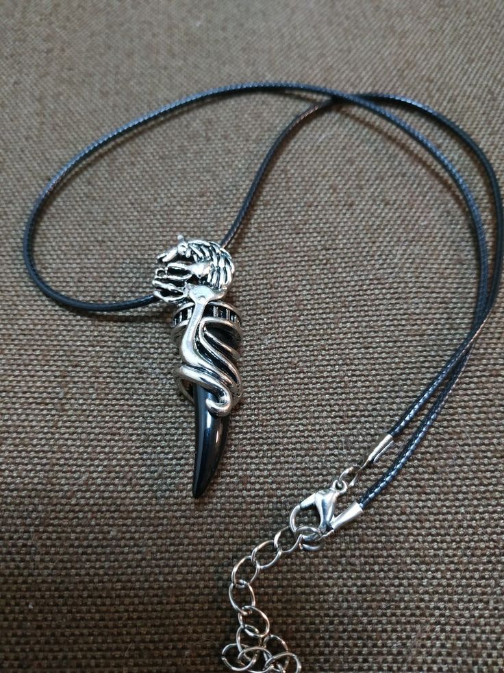 A beautifully crafted onyx werewolf fang, now available on The Bruha Project shop. Werewolf Accessories, Werewolf Clothes, Werewolf Jewelry, Werewolf Necklace, Werewolf Ears, Werewolf Fangs, Slytherin Fashion, Werewolf Aesthetic, Interactive Stories