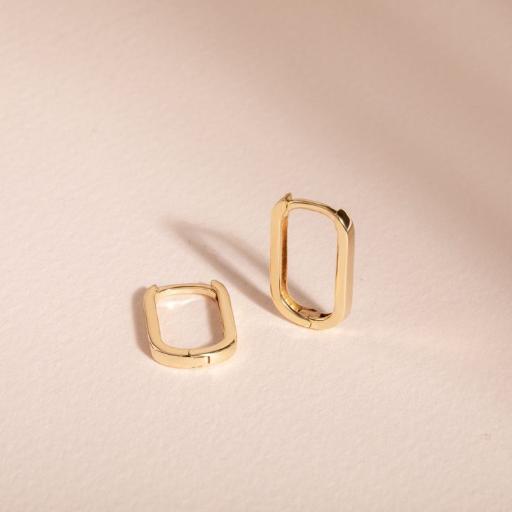 Oval Hoop Earrings in 14K or 18K Yellow Rose or White Solid Gold, 8mm 10mm 13mm Huggies Tiny Gold Hoop Earrings, Rectangle Hoop Earrings, Everyday Geometric Earrings  Material: Solid Gold (no gold filled or no gold plated material) Available Gold Karat: 14K (585), 18K (750) Available Gold Colors: Yellow, rose and white Available Sizes: Small Size:  Inner height: 8.00 mm Inner width: 7.00 mm Medium Size: Inner height: 10.00 mm Inner width: 7.00 mm Large Size: Inner height: 13.00 mm Inner width: 7 Gold Rectangular Minimalist Huggie Earrings, Gold Oblong Huggie Earrings For Everyday, Classic Rectangular Huggie Earrings For Everyday, Gold Rectangular Huggie Earrings For Everyday, Everyday Gold Rectangular Hoop Earrings, Rectangular Yellow Gold Hoop Earrings For Everyday, Yellow Gold Oblong Hoop Earrings For Everyday, Yellow Gold Everyday Hoop Earrings, Everyday Yellow Gold Oblong Hoop Earrings