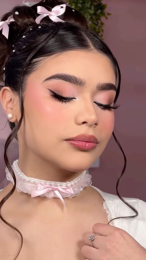 Cute Makeup Looks For Sweet 16, Makeup Ideas For Birthday, Sweet 16 Makeup Ideas, Xv Makeup, Natural Makeup For Quinceanera, Xv Ideas, Quinceanera Makeup, Birthday Makeup Looks, Sweet Makeup