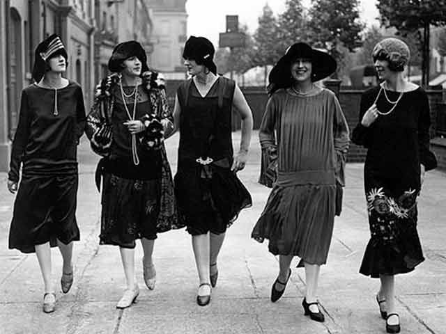 TWENTIES 1920 Style, Istoria Modei, Flapper Girls, Style Année 20, Idda Van Munster, 1920s Looks, 1920s Women, Madeleine Vionnet, Mode Retro