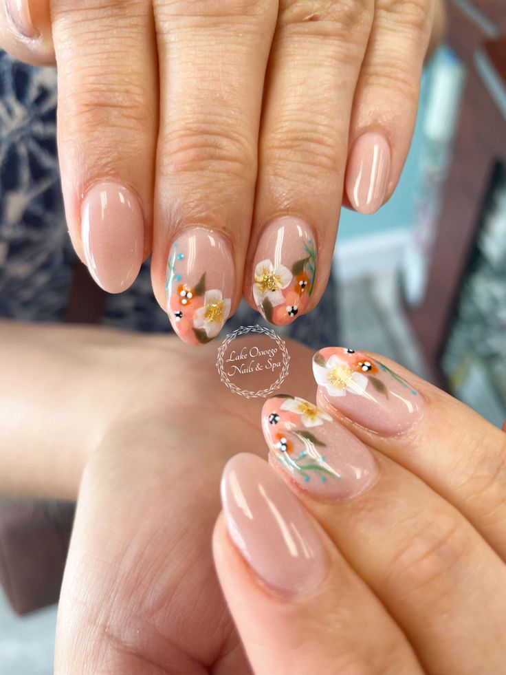 Peach Floral Nails, Dahlia Nail Art, Nude Nails With Flowers, Nude Floral Nails, Boho Wedding Nails, Wildflower Nails, Summer Floral Nails, Dahlia Nails, Rubber Nails