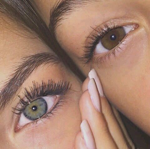 two people with their eyes close together