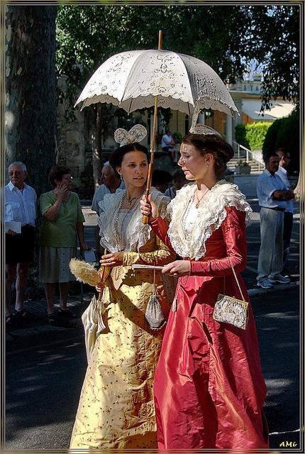 feteducostume2009_Arlesienne35, via Flickr. French Traditional Dress, Traditional French Clothing, Folklore Dress, Culture Dress, French Costume, France Dress, Vibes Outfit, French Outfit, Culture Clothing