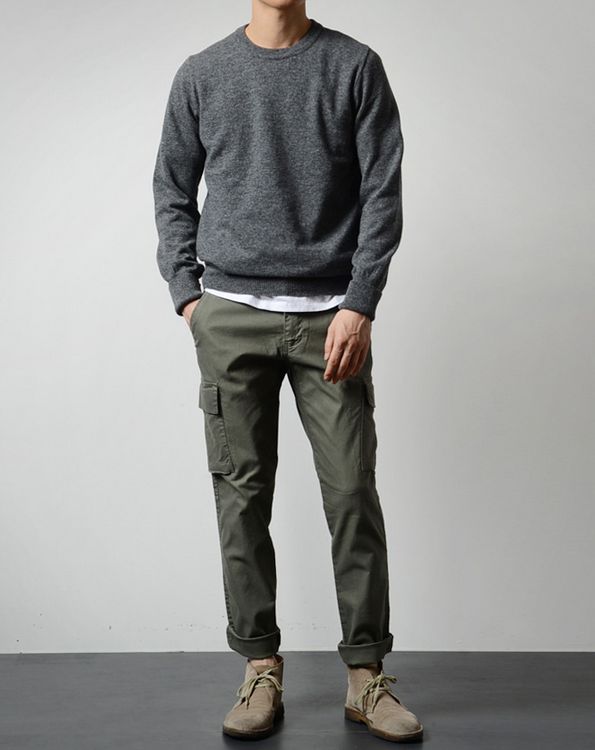 Men’s Cargo Pants Style, Gray Sweater Outfit Men, Olive Cargo Pants Outfit Men, Capsule Wardrobe Men, Cargo Pants Outfit Men, Sweater Outfits Men, Minimalist Fashion Men, Pants Outfit Men, Cargo Pants Outfit