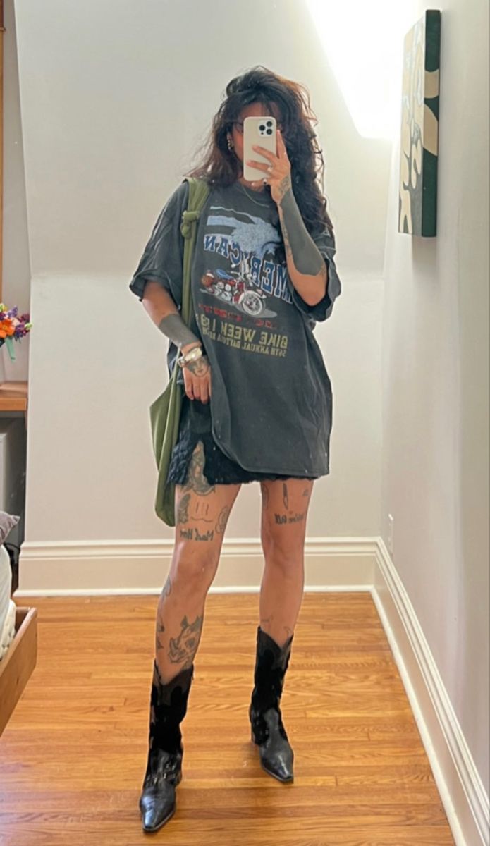 Oversized Shirt As Jacket, Birthday Outfits Aesthetic Vintage, Cowgirl Boots Alternative Outfit, Grunge City Outfits, Weekend Day Outfit, Boho Rocker Chic Style Summer, Beer Shirt Outfit, Goth Granola Aesthetic, Elevated Grunge Style