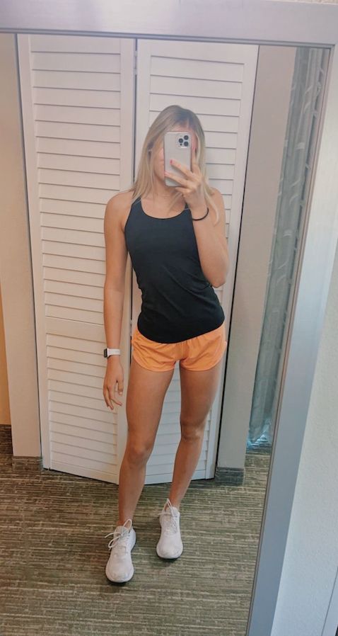 Athletic Shorts Outfit Aesthetic, Lulu Gym Outfits, Lululemon Running Outfit, Xc Outfits, Lululemon Girl Aesthetic, Lululemon Summer Outfit, Athletic Outfit Ideas, Lululemon Girl, Lululemon Fits