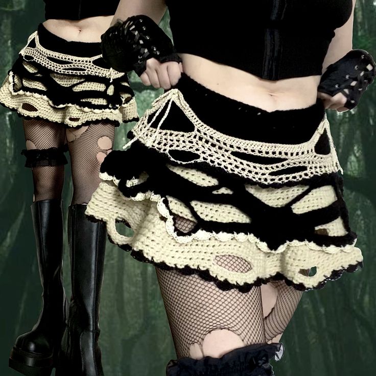 Handamde mall goth alternative inspired maid skirt black and white Alternative Crochet Ideas, Goth Crochet Patterns, Crochet Black And White, Woman In Black, Mode Crochet, Crochet Design Pattern, Kleidung Diy, Crochet Fashion Patterns, Crochet Skirt