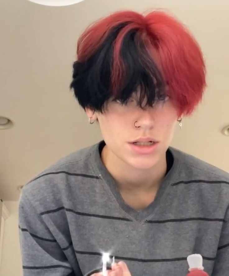 Split Dyed Hair Short, Trans Boy Haircut, Masc Hair, Red Bangs, Split Dye, Red Hair Men, Dyed Hair Men, Androgynous Hair, Split Dyed Hair