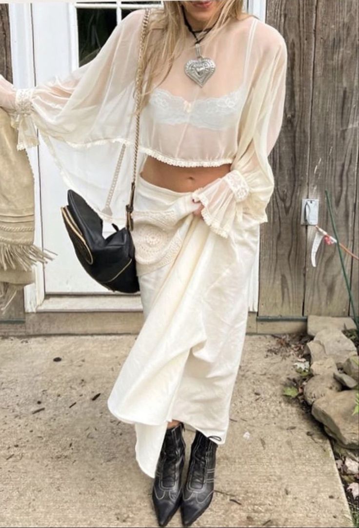 Sheer Maxi Skirt Outfits, Maxi Skirts Outfit, White Lace Outfit, Ribbon Aesthetic, White Skirt Outfits, Silver Outfits, Clean Clothes, Look Festival, Maxi Lace Skirt