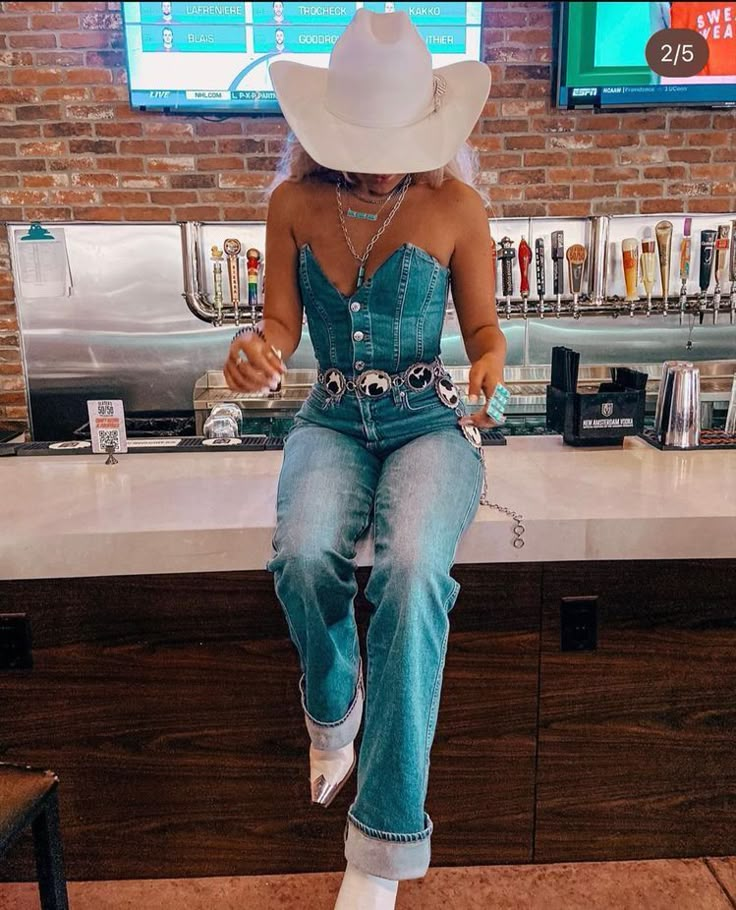 Nashville Fits, Stampede Outfit, Traje Cowgirl, Nashville Style Outfits, Country Concert Fits, Country Concert Outfit Ideas, Nfr Outfits, Nashville Outfit, Country Concert Outfits