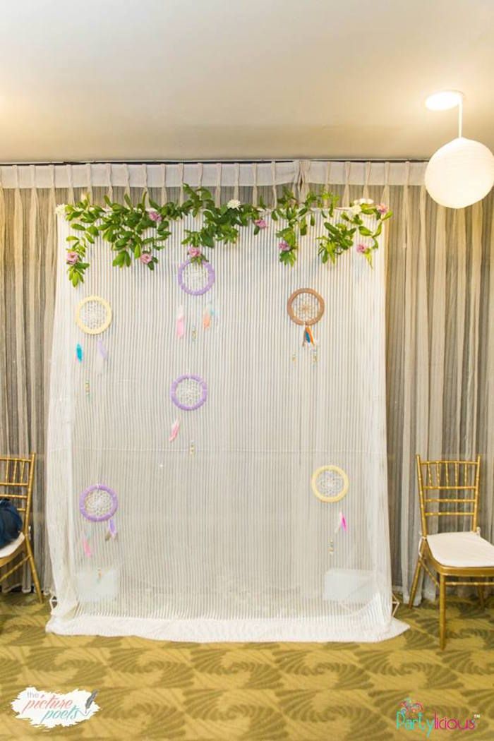 the room is decorated with plants and hanging decorations on the wall, along with gold chairs