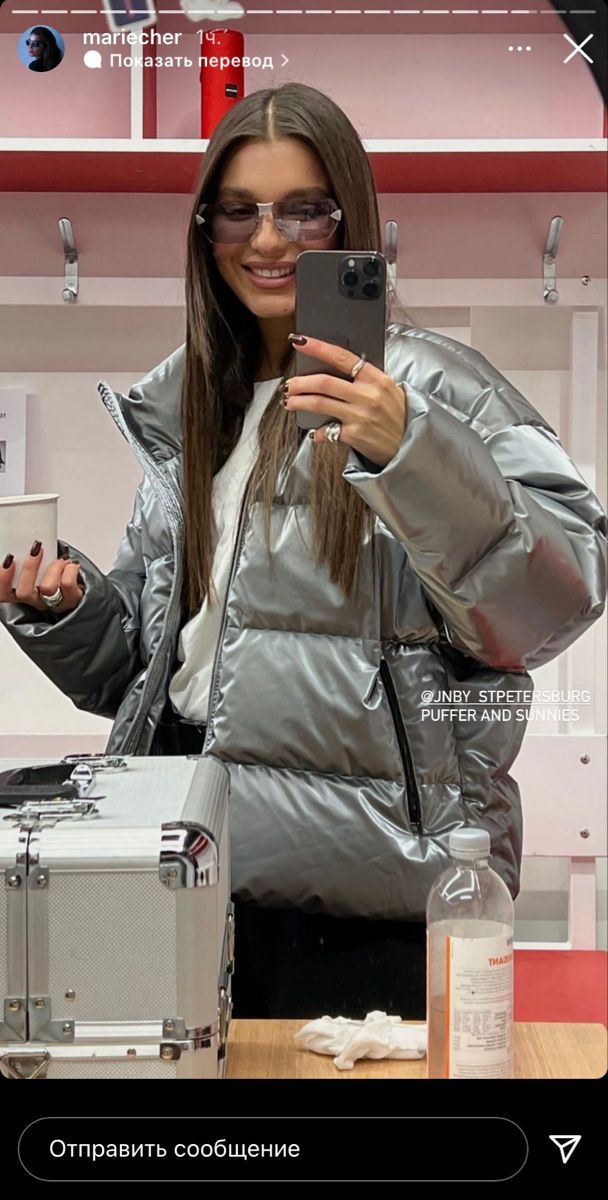 Silver Puffer Jacket Outfit, Silver Jacket Outfit, Avangard Fashion, Silver Puffer Jacket, Puffer Outfit, Puffer Jacket Outfit, Gigi Hadid Outfits, Silver Jacket, Cold Fits