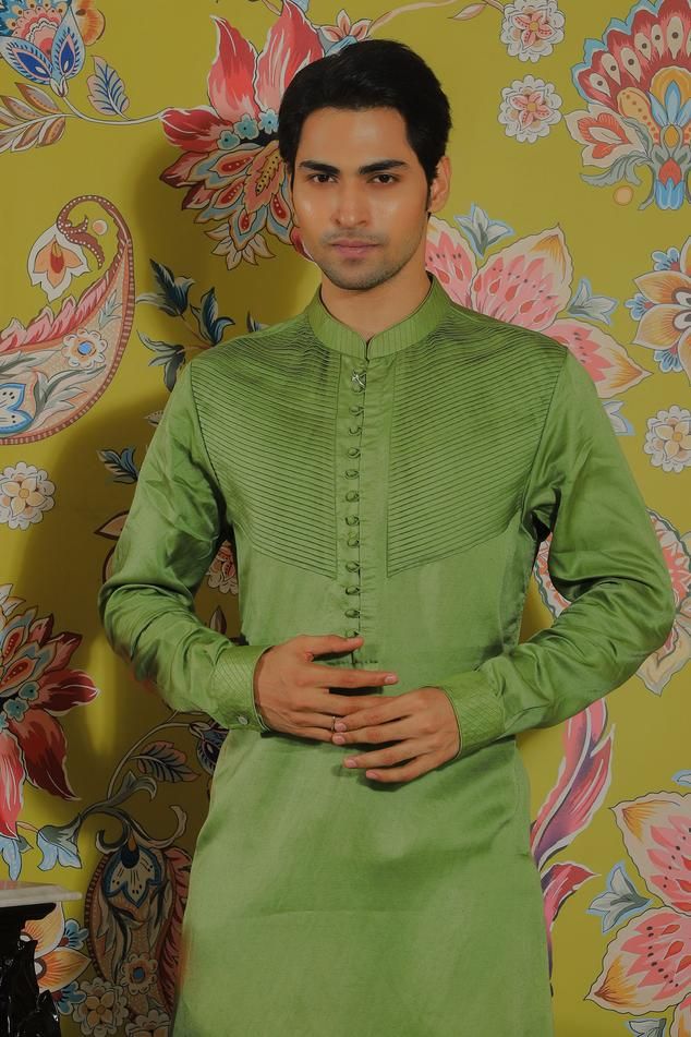 Olive green pleat detailed kurta with a buttoned placket and cuffed sleeves. Paired with a trouser.
Components: 2
Pattern: Pleated
Neckline: Band collar
Sleeve Type: Long
Fabric: Silk, Stretch Cotton
Color: Green
Occasion: Mehendi and Puja - Aza Fashions Men Kurta, Pleated Neckline, Band Collar, Fabric Silk, Green Silk, Cuff Sleeves, Aza Fashion, Sleeve Type, Stretch Cotton