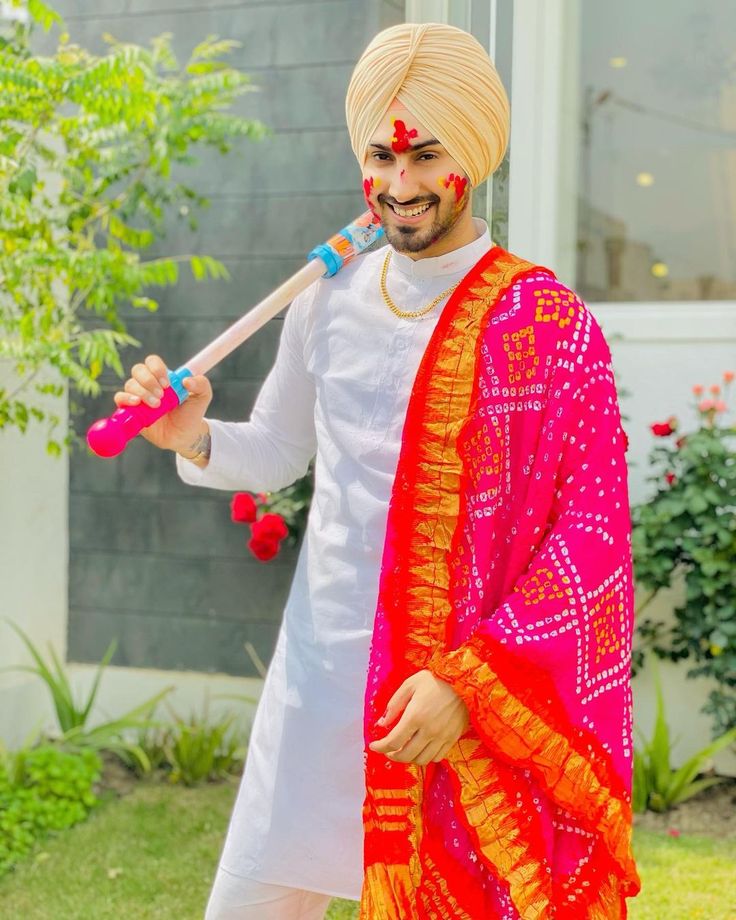 Rohan Rohanpreet Singh Enjoy Holi Festival at a Home and All Family's Member. #RohanpreetSingh #Holi Holi Pics, Rohanpreet Singh, Neha Kakkar, Holi Festival, Family Members, Saree, Festival, Quick Saves