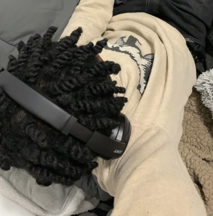 Faceless Dreadhead, Black Boy Aesthetic Faceless, Black Man Aesthetic Faceless, Faceless Boy, Dreads Aesthetic, Mens Twists Hairstyles, Braided Dreadlocks, Natural Hair Men, جوني ديب