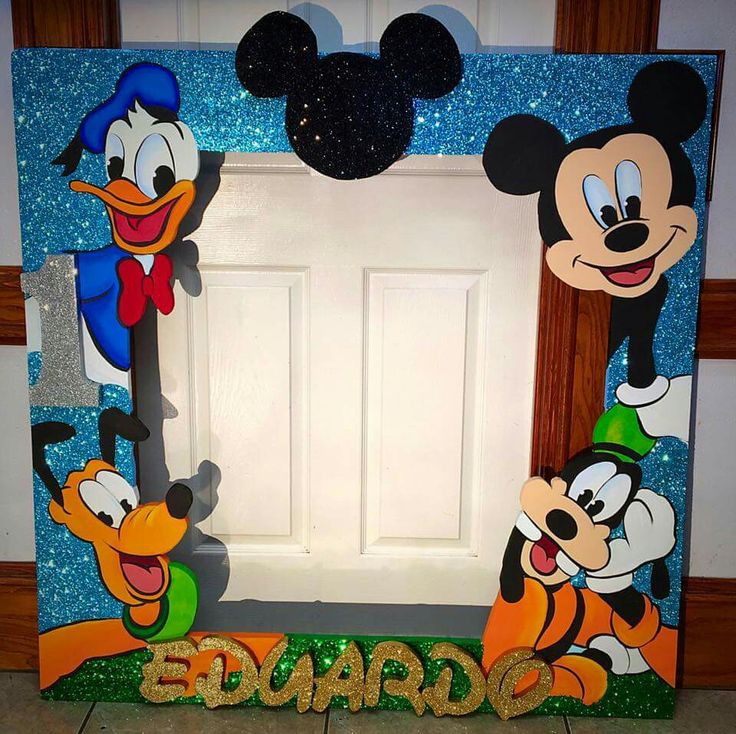 a mickey mouse frame with the name donald and goofy on it's front door