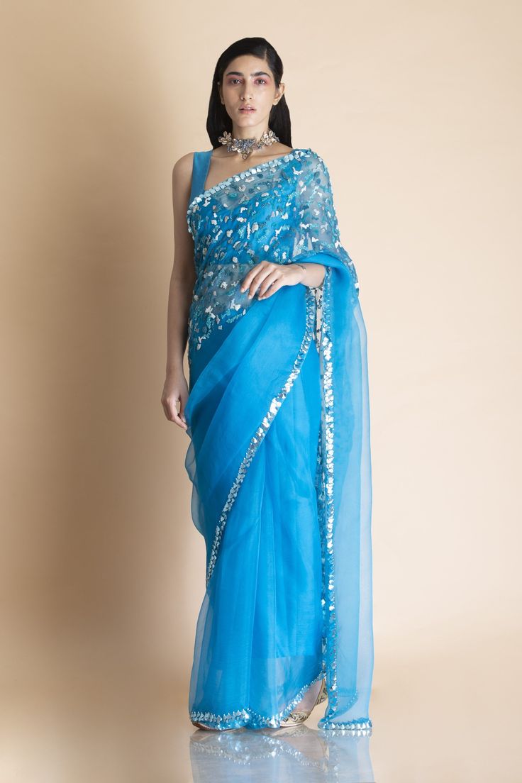 Indian Bridal Sarees, Diwali Outfits, Wedding Lehenga Designs, Party Sarees, Simple Sarees, Indian Bridal Dress, Printed Gowns, Indian Wedding Wear, Blue Saree