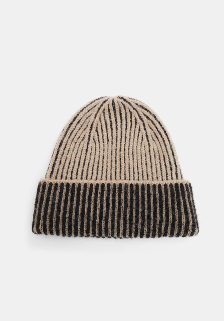 Beanie Black, Striped Beanies, Black Camel, Knitted Beanie, Winter Fits, Knitting Accessories, Knitting Inspiration, Hush Hush, Knit Beanie