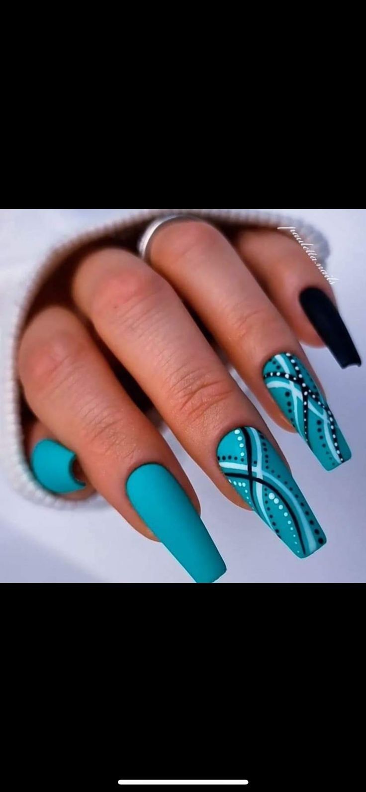 Teal Black And White Nails, South Carolina Nails, 90s Nail Designs Art Ideas, Teal Fall Nail Designs, Black Teal Nails, End Of Summer Gel Nails, Teal And Black Nail Ideas, Same Color Different Shade Nails, Cyan Nail Designs