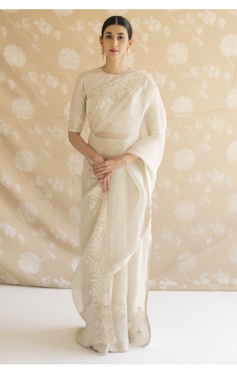 Ivory Saree Ivory Saree, Sari Wedding, White Sari, Indian Fashion Saree, Pakistani Bridal Dresses, Indian Bridal Outfits, Designer Dresses Casual, Traditional Attire, Pakistani Bridal