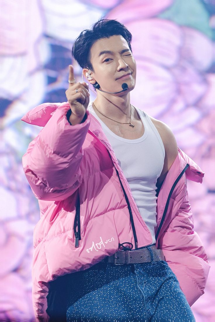 Super Junior
Lee Donghae
Donghae California Love
Super Show
Super Show 9
Leeteuk
Eunhyuk
Yesung
Siwon
Pink Donghae
Kyuhyun
Sexy Donghae
Korean Celebrities
Kpop idol
Handsome kpop idol 
Donghae wink Donghae Super Junior, Super Junior Donghae, Crush Love, Dong Hae, Lee Donghae, Last Man Standing, Korean Artist, Asian Boys, Super Junior