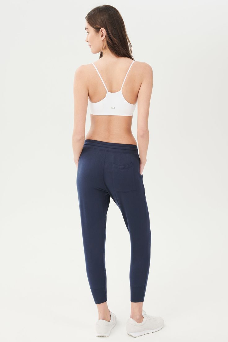 An easy to wear seamless bra designed to go from gym to everyday...seamlessly. Chafe-free fabric lets you move with easy and layers beautifully under any top. BEST FOR: running, yoga, crossfit, barre, pilates, spin class or gym workouts. Model is 5'10" and wears a size XS/S. Barre Pilates, Indigo Tie Dye, Mesh Jacket, Flare Legging, After Running, Running Yoga, Spin Class, French Terry Hoodie, Seamless Bra