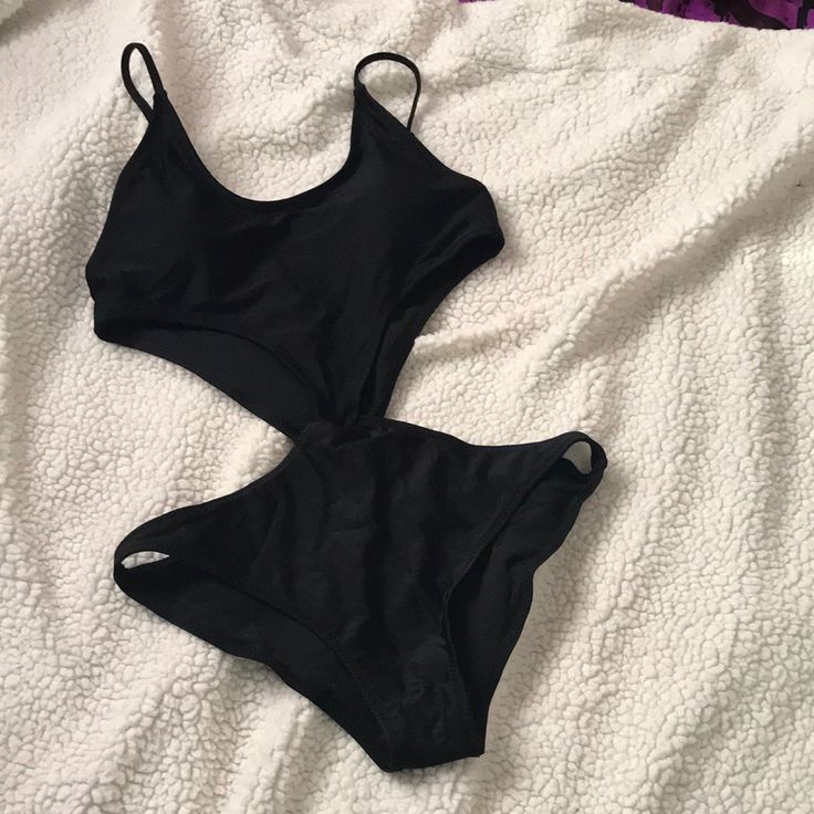 Never Worn Adjustable Straps Summer Black Cutout Bodysuit, Black Cutout Bodysuit For Poolside, Black Cutout Bodysuit For Spring, Spring Black Cutout Bodysuit, Spring Black Cutout Swimwear, Casual Black Bodysuit For Pool, Casual Black Bodysuit For Vacation, Casual Black Bodysuit For Poolside, Casual Black Bodysuit For Beach