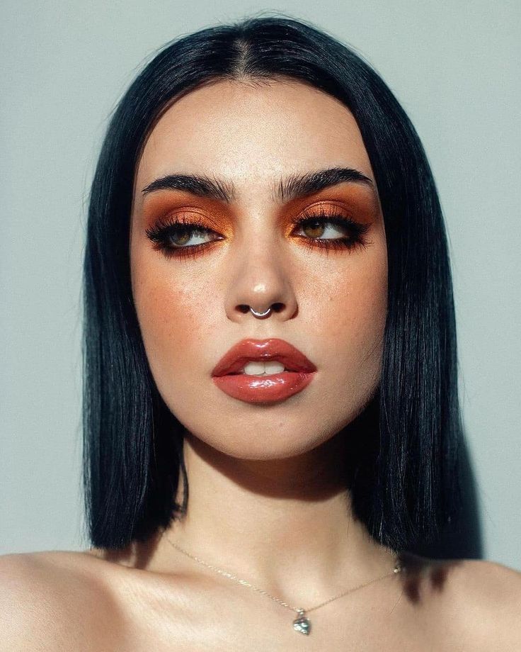 Bottom Lash Eyeliner Looks, Red 70s Makeup, Bold Orange Eye Makeup, Makeup For Round Eyes Eyeshadows, 70s Inspired Wedding Makeup, Monochrome Eye Makeup, Dark Orange Eyeshadow Looks, Rust Colored Makeup, Black And Orange Makeup Looks