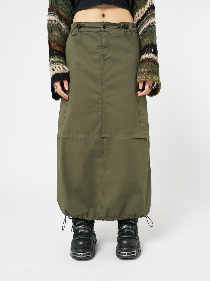 Shop our tech parachute maxi cargo skirt in khaki with utility pockets and adjustable toggle hem and waist. Find y2k skirts, retro pants, shorts & more aesthetic 90s and 00s clothing at Minga London. Utility Maxi Skirt, Green Cargo Skirt, Cargo Skirt Outfit, Edgy Tops, Denim Button Skirt, Y2k Skirts, Retro Pants, Green Maxi, Maxi Skirt Outfits