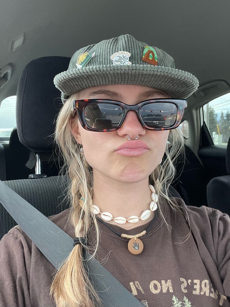 Car Outfits Women, Car Journey Outfit, Flat Rimmed Hat Outfit, Salted Granola Jewelry, Granola Accessories, Granola Car Aesthetic, Granola Girl Haircut, Flat Bill Hat Outfit, Granola Girl Accessories