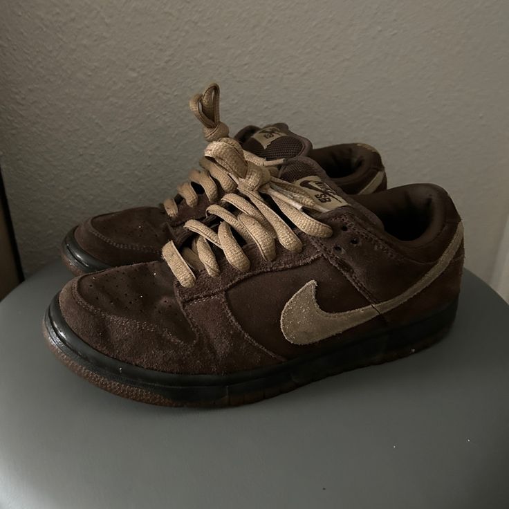 Size 6 Nike Sb Dunk Low Pro Mocha 2007 Brown Low-top Skate Shoes For Streetwear, Brown Low-top Skate Shoes With Gum Sole, Brown Low-top Skate Shoes With Laces, Brown Low-top Sneakers For Skateboarding, Sporty Brown Skate Shoes For Streetwear, Brown Low-top Skate Shoes For Sports, Brown Sneakers With Laces For Skateboarding, Brown Skateboarding Sneakers With Laces, Nike Sporty Custom Brown Sneakers