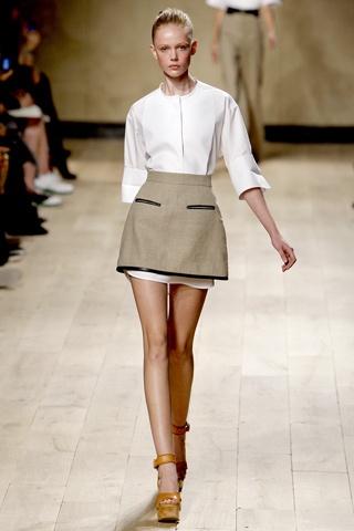 Celine neutrals 2012 Runway Fashion, 2010 Fashion Trends, Frida Gustavsson, 2010 Fashion, Phoebe Philo, Looks Chic, 가을 패션, Inspiration Mode, Short Skirt