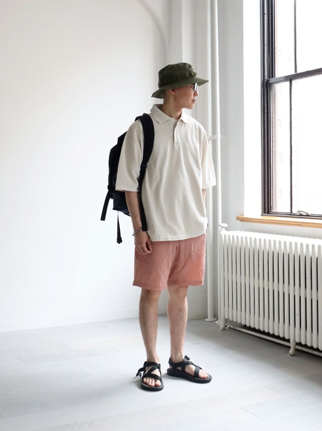 Japan Men Fashion Summer, Uniqlo Fits, Teaching Mens Fashion, Pastel Outfits, Oversize Outfit, Japan Summer, Oversized Polo, Polo Outfit, Pants Outfit Men