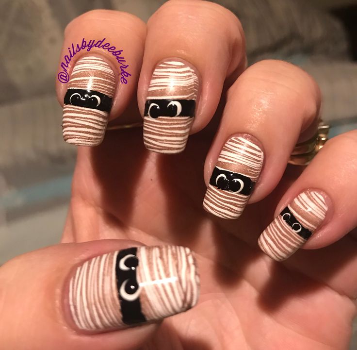 Mummy nails Nails Halloween Short, Mummy Nails, Pretty Manicures, Nails Pretty, Nails Halloween, Nails Manicure, Love Nails, Halloween Nails, Glitter Nails