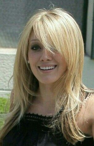 Tapered Side Bangs Long Hair, Blonde Hair With Side Bangs, 2000s Layered Hair, Side Bangstyle Hair Long, Hilary Duff Hair, Layered Hair With Bangs, Haircuts For Medium Hair, Long Hair With Bangs, Side Bangs