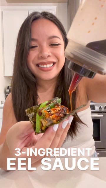 a woman is smiling while holding a piece of food in her hand with the words 3 ingredient el sauce on it