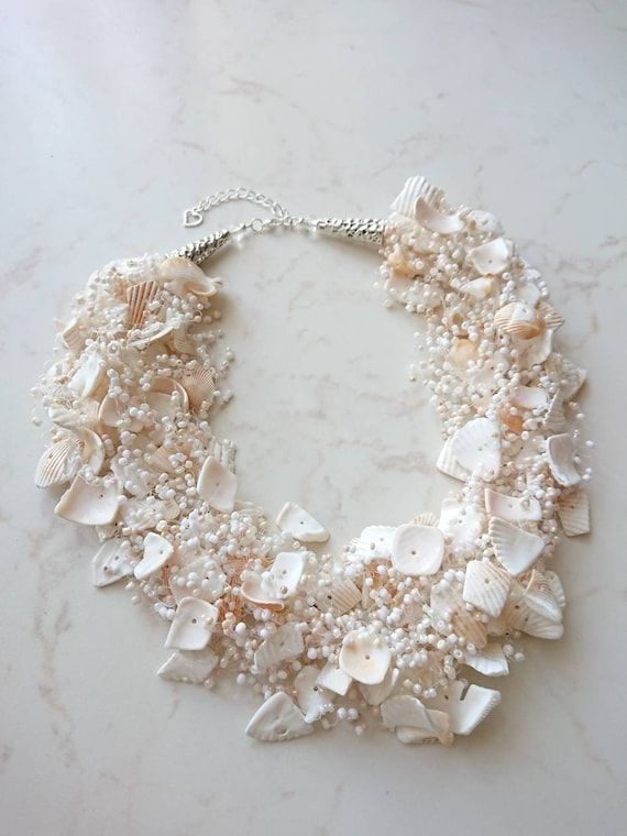 White Shells Necklace Beach Weddings Necklace Natural Shells - Etsy Bridal Kaleere, Beach Wedding Necklace, Shells Necklace, Shells Jewelry, White Shells, Seashell Beach, Sea Necklace, Tropical Beach Wedding, Beach Wedding Gown