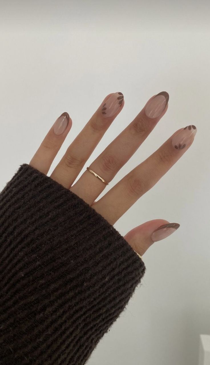 Fall Nail Designs Oval, Brown Wave Nails, November Nail Inspiration, Fall Nails 2024 Neutral, Builder Gel Nails Design Fall, Fall Nail Inspo Almond Simple French, 2024 Neutral Nails, Cute Nails Autumn, Fall Simple Nail Ideas